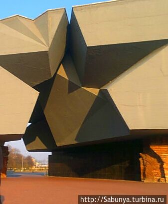 Вход в Мемориальный комплекс Вход в Мемориальный комплекс