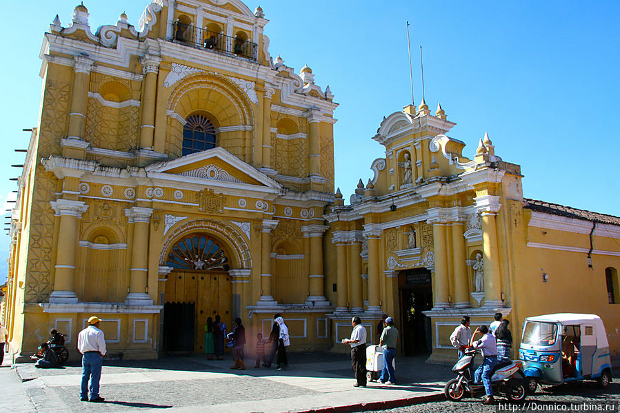 Антигуа — старый город в тени дерзкого вулкана Антигуа, Гватемала