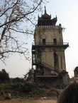 Nanmyin Watch Tower — падающая башня Авы