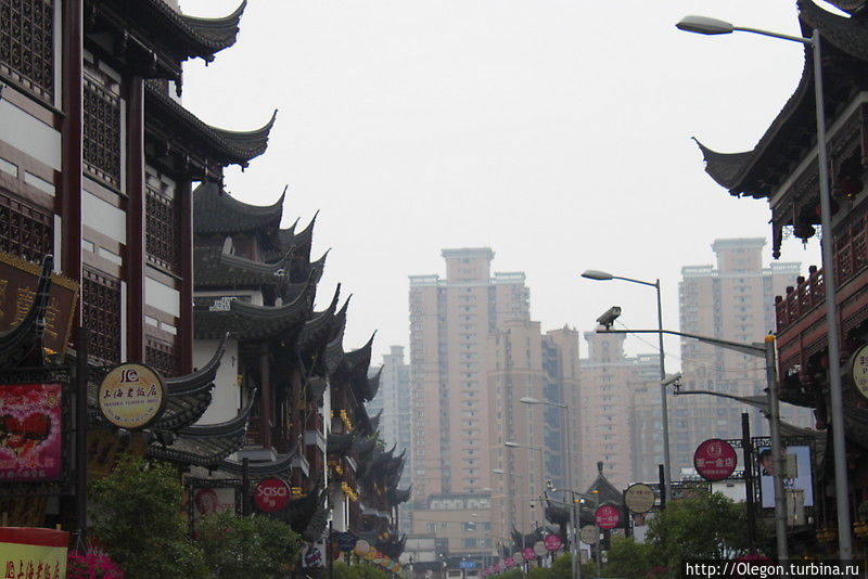 Смена приоритетов в архитектуре Шанхая, что победит высотные дома или традиции? Шанхай, Китай