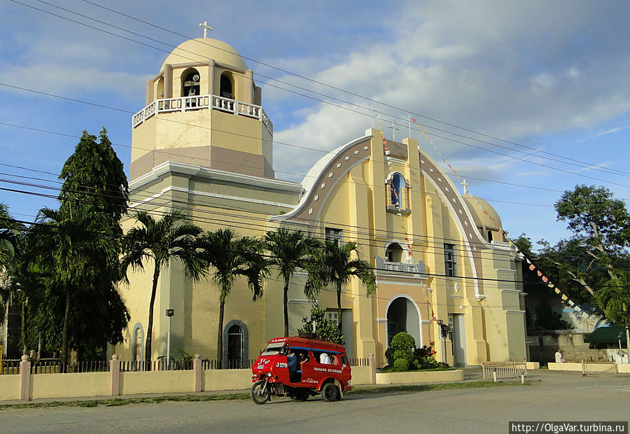 * Церковь Михаила Архангела — самое высокое здание в Хагне * Церковь Михаила Архангела — самое высокое здание в Хагне