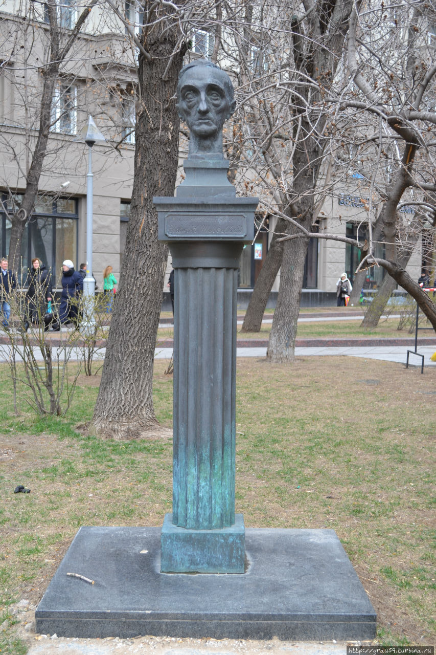 Памятник И.С.Шмелёву / Monument To I. S. Shmelev