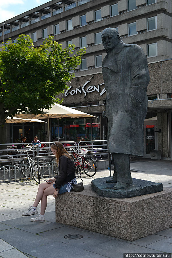 ...англичане, практически, освободили Норвегию от фашистской Германии. Памятник Черчиллю. Осло, Норвегия