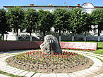 Памятный камень на месте основания города Костромы. Находится на пересечении улиц Пятницкой и Островской. Вот ничего особо примечательного, но не пройти мимо!:)