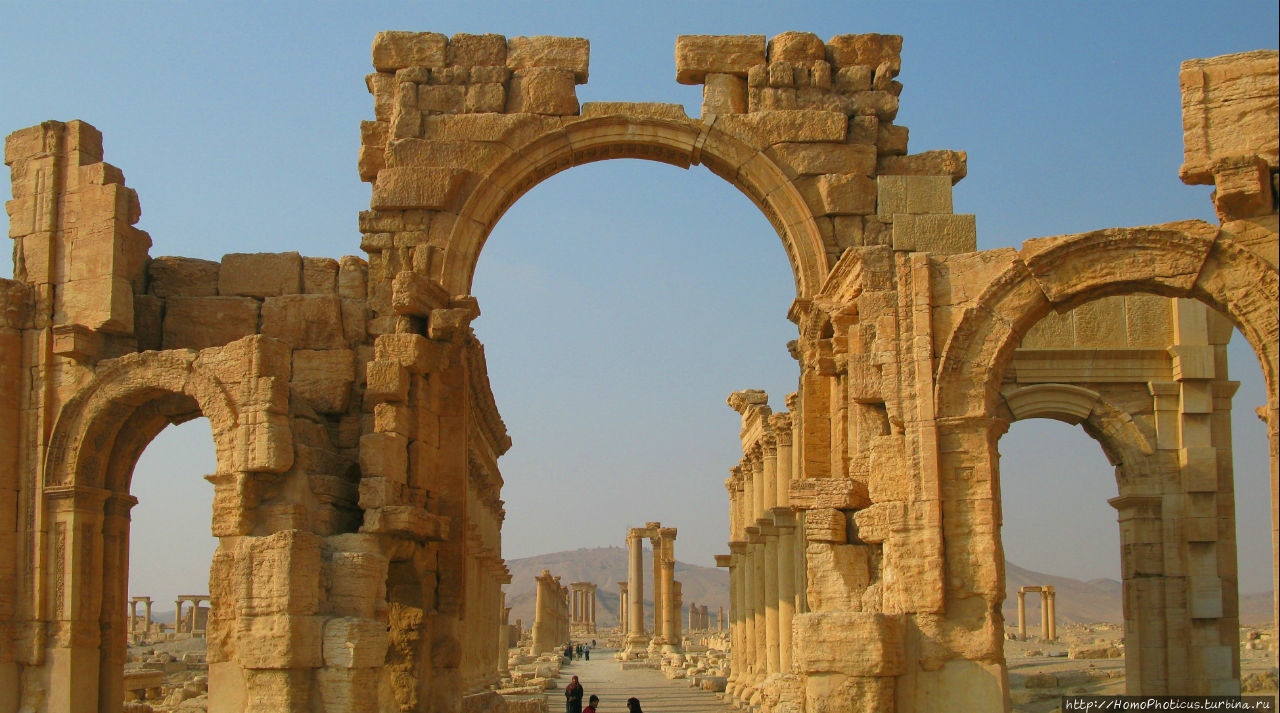 Триумфальная арка. Она была такой Тадмур (Пальмира), Сирия