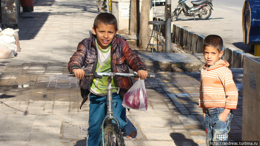 Дети Йезд, Иран