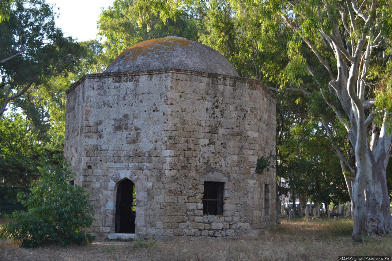 Мечеть Мурата Рейса и мусульманское кладбище Родос, остров Родос, Греция