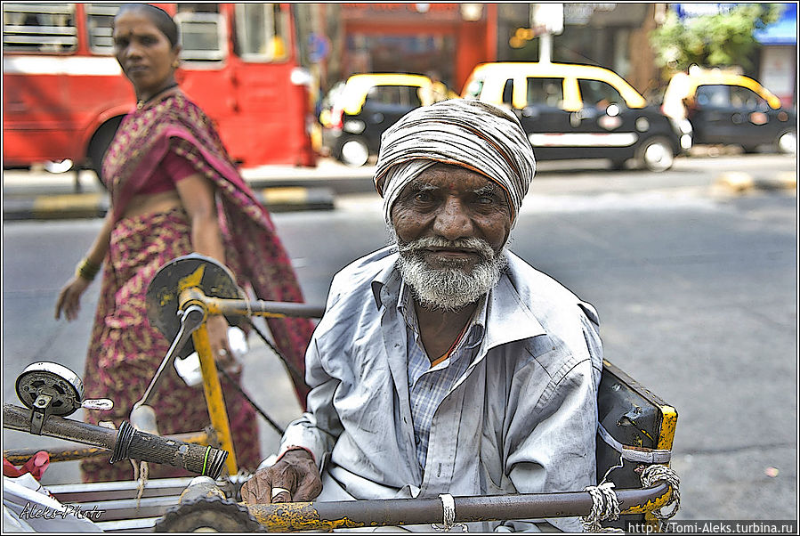 Пронизывающий взор инвалида...
* Пронизывающий взор инвалида...
*