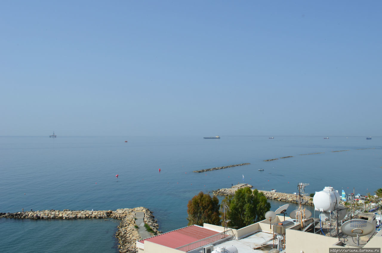 Море почти слилось с небом Лимассол, Кипр