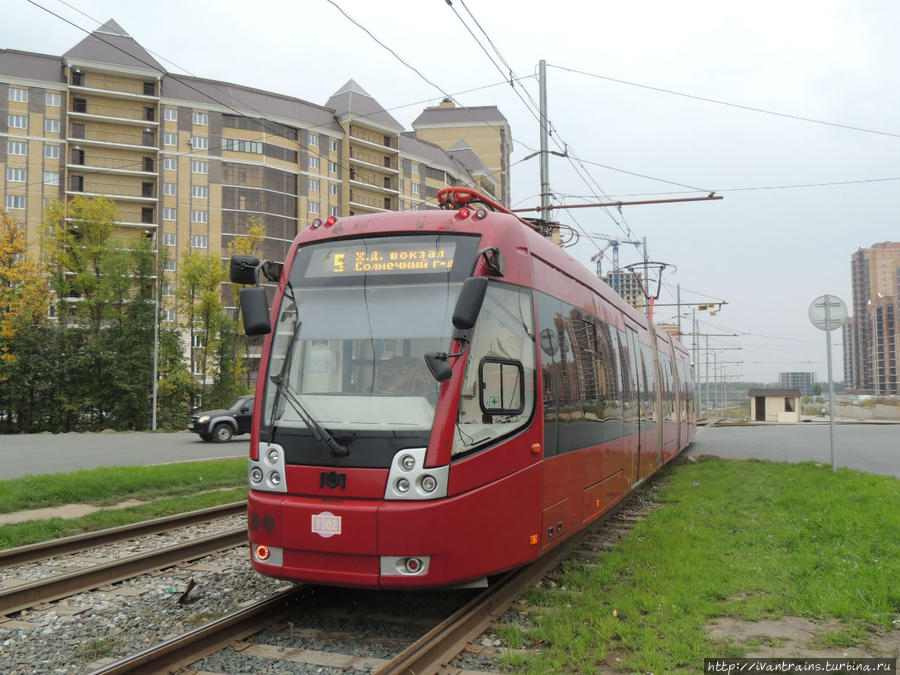 Трамвай БКМ, к/ст Микрорайон Солнечный Город. Казань, Россия Трамвай БКМ, к/ст Микрорайон Солнечный Город. Казань, Россия