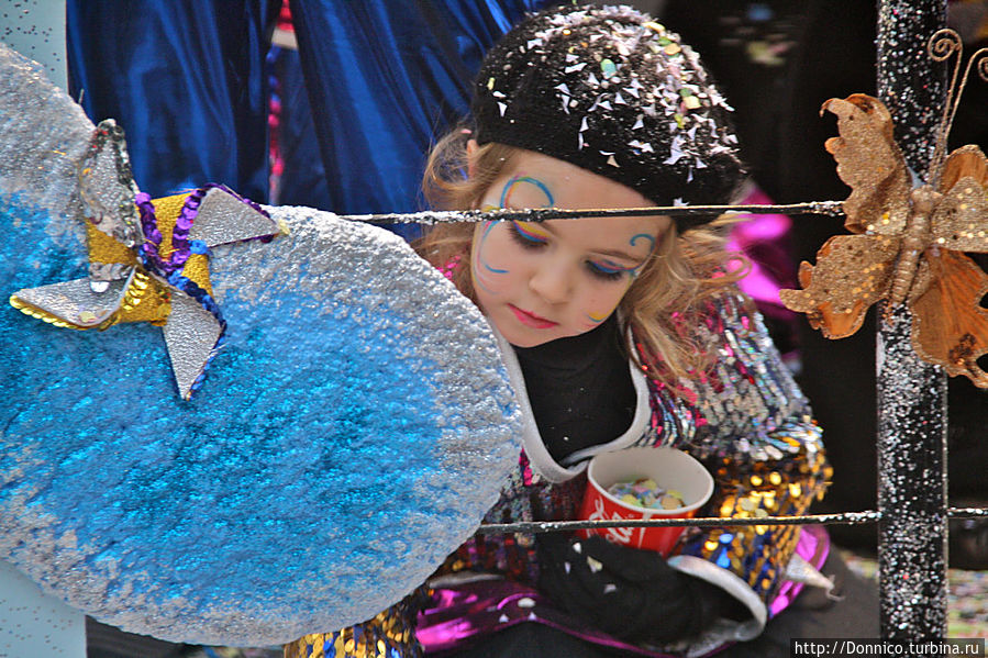 для детей это великолепный праздник, к которому они относятся по-настоящему, играя в него как в игру. Но и взрослые не сильно отстают для детей это великолепный праздник, к которому они относятся по-настоящему, играя в него как в игру. Но и взрослые не сильно отстают