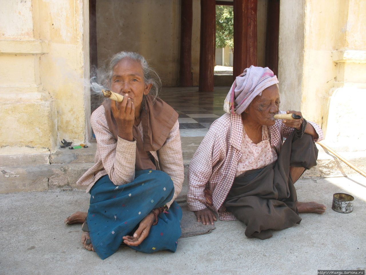 Курилки... Баган, Мьянма