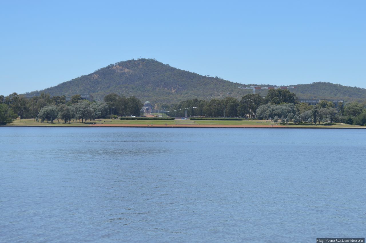 Озеро Бёрли-Гриффин. Канберра, Австралия