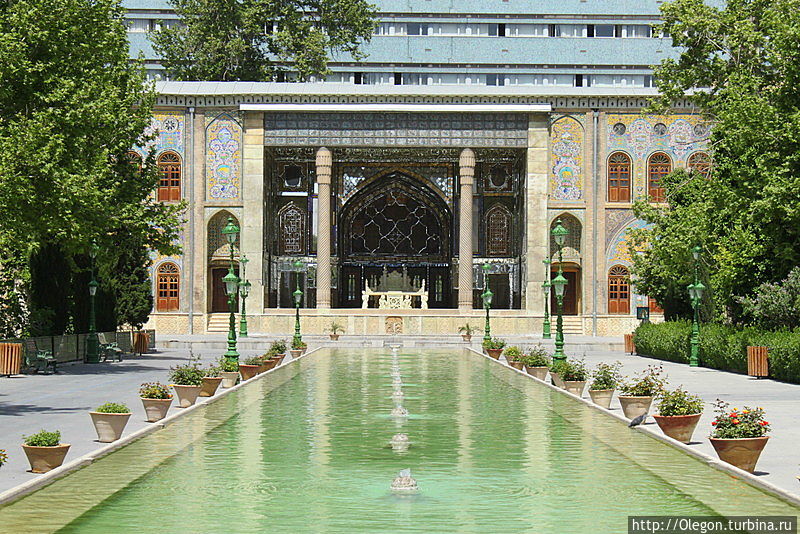 В каждом дворце должен быть бассейн с водой Тегеран, Иран