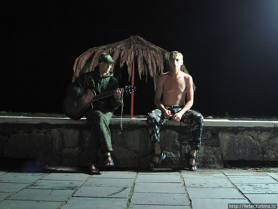 Мы сели на бордюр у тротуара и от души ее проорали. Никогда еще эти строки Егора Летова не были столь актуальны для нас. Мы сели на бордюр у тротуара и от души ее проорали. Никогда еще эти строки Егора Летова не были столь актуальны для нас.