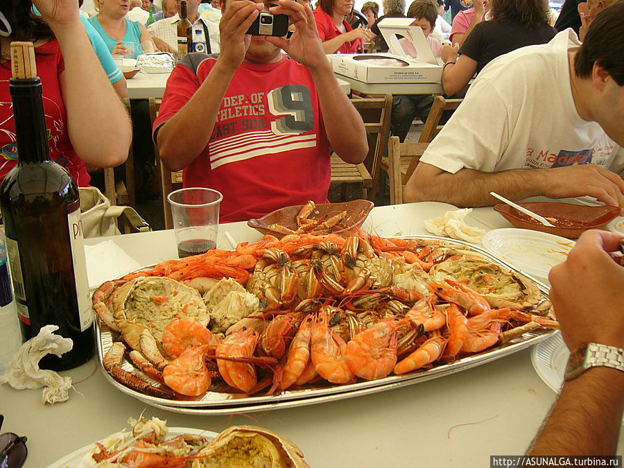 В очаровательном приморском городке Льянес гости могут отдохнуть на пляже или отведать блюда из морепродуктов на обед. Льянес, Испания