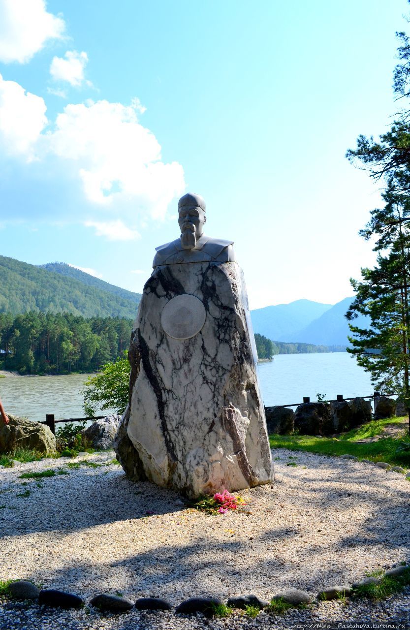 Памятник Рериху Бирюзовая Катунь, Россия