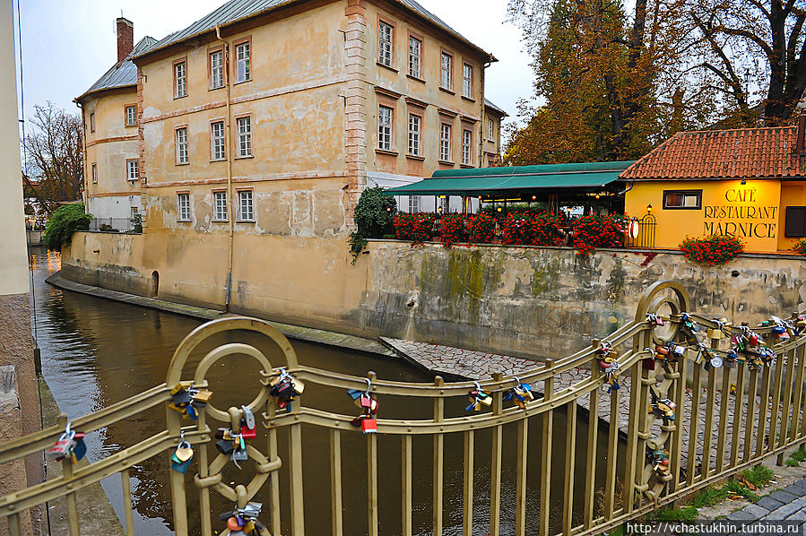 Мостик через р. Чертовку. Мостик через р. Чертовку.