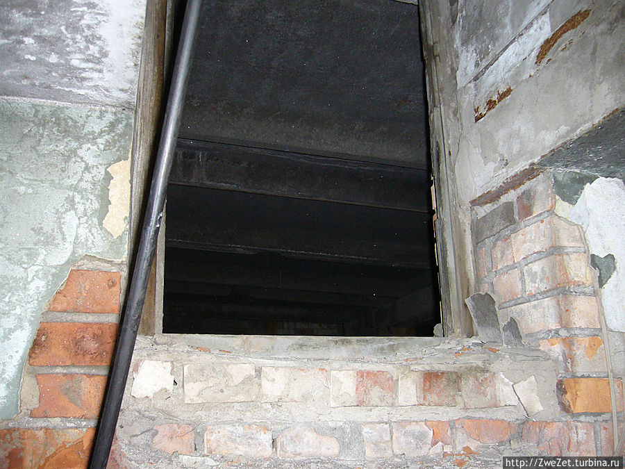 Вход на чердак общежития Вход на чердак общежития