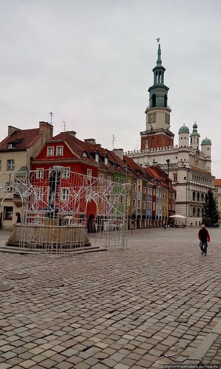 Вид на ратушу Познани и рыночную площадь Познань, Польша
