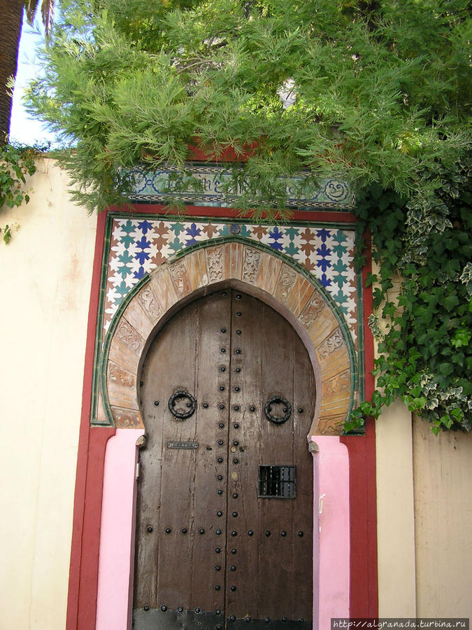 Прогулки по Альбайсину Гранада, Испания Прогулки по Альбайсину Гранада, Испания