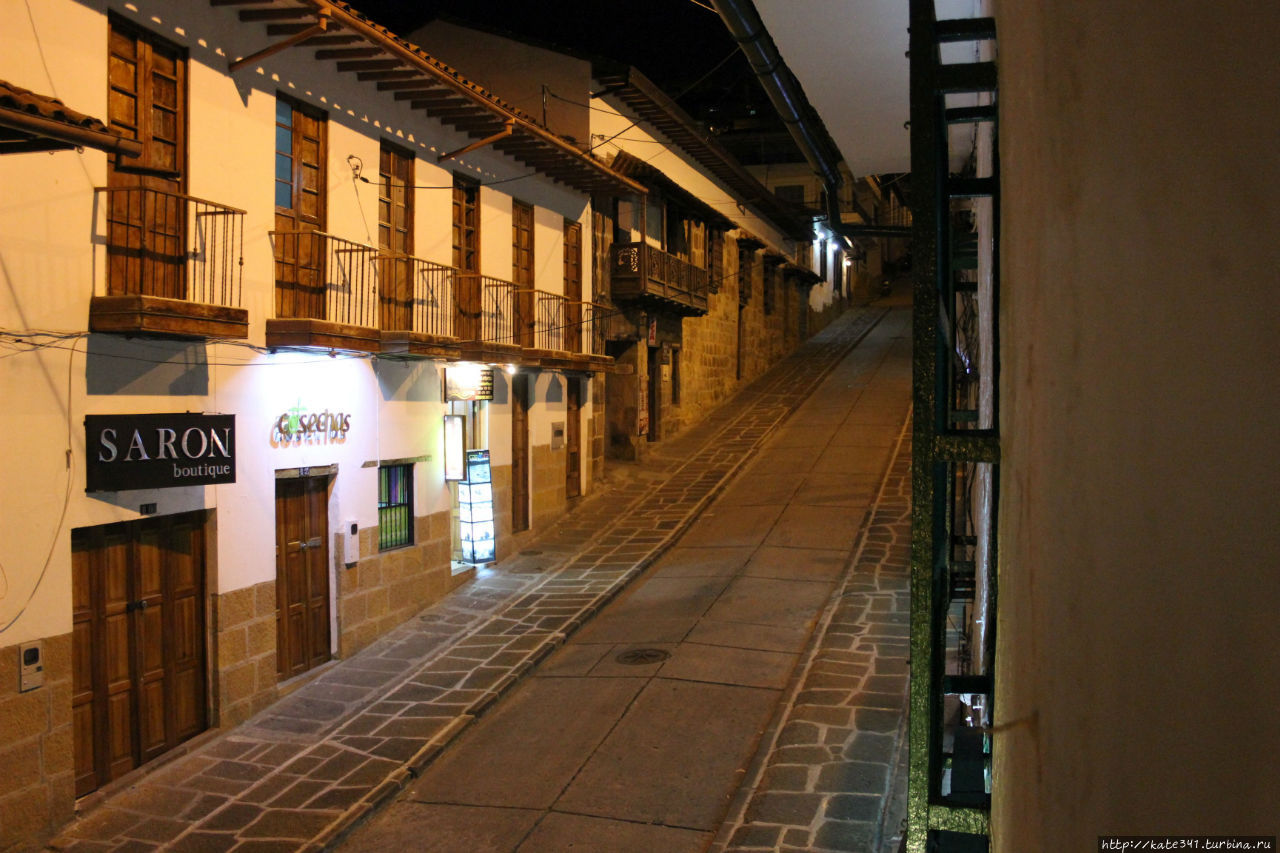 Эухения осваивает колониальные города Сан-Хиль, Колумбия