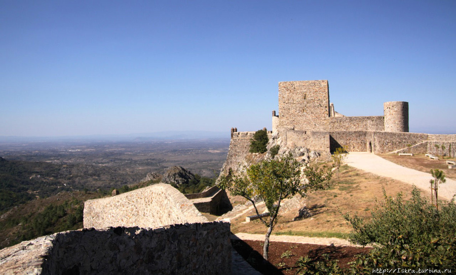 Местная крепость 13 века. Марвау, Португалия