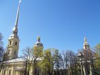 Петропавловский собор (1712-33г.), не что иное, как склеп, с грудой костей руководителей государства российского
