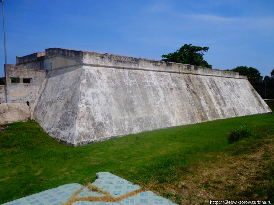 Форт Мальбрух / Benteng Malbrough