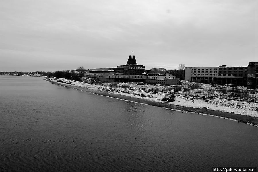 Постройка века, стоит себе ни у кого руки не доходят Постройка века, стоит себе ни у кого руки не доходят