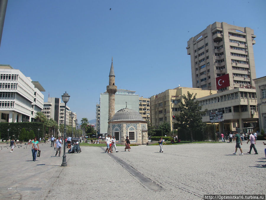 Площадь Конак Измир, Турция