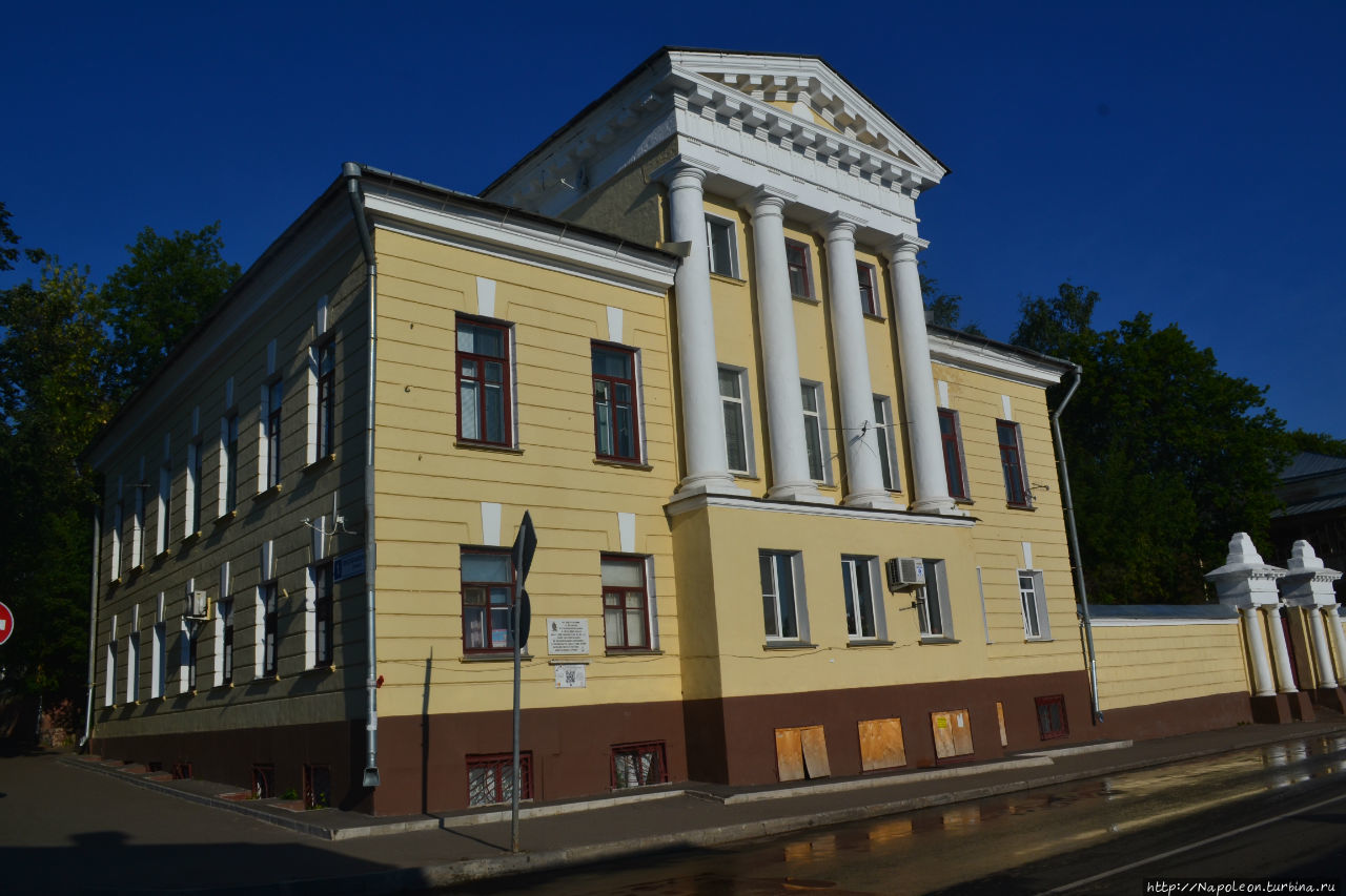 Дом с колоннами Киров, Россия