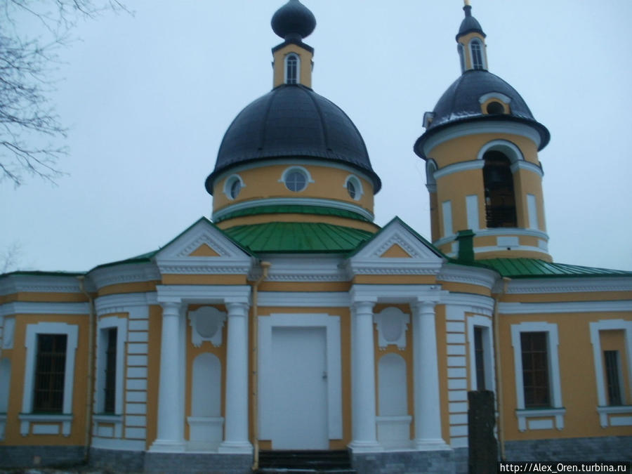 Отреставрированная церковь Святой Троицы, архитектор А. В. Квасов. Гостилицы, Россия