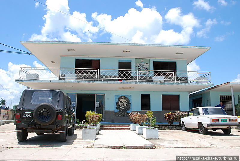 Колончане, почитатели Че и  ценители Дали Колон, Куба