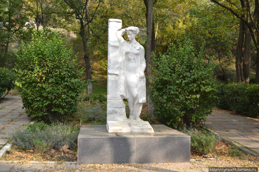 Памятник Надежде Сусловой — Голубевой Алушта, Россия
