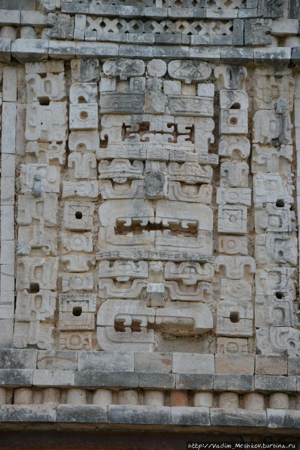 Изображения на стенах Дворца в Ушмале. Ушмаль, Мексика