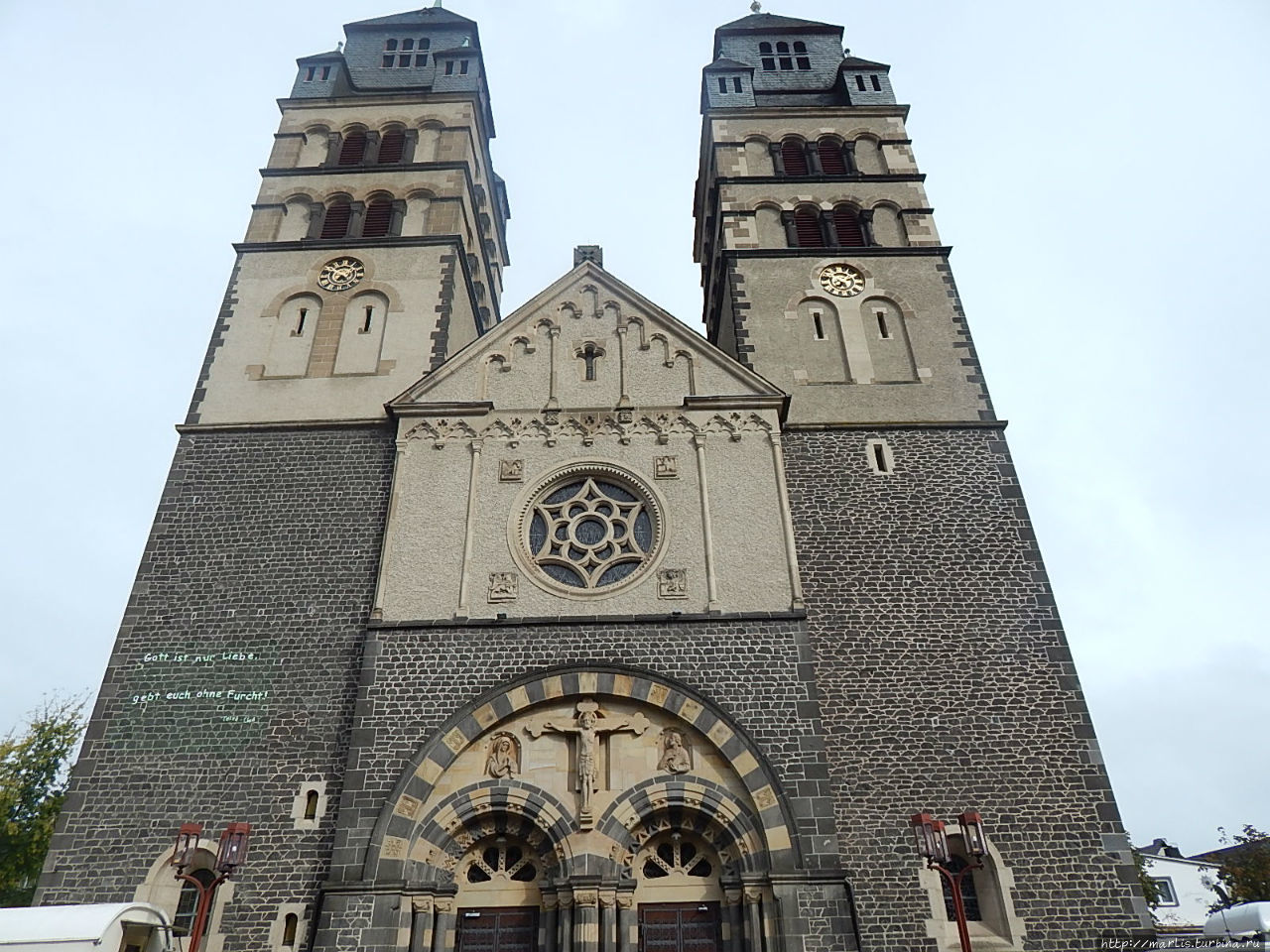Католическая Церковь Сердца Христова, расположена рядом с замком. Майен, Германия