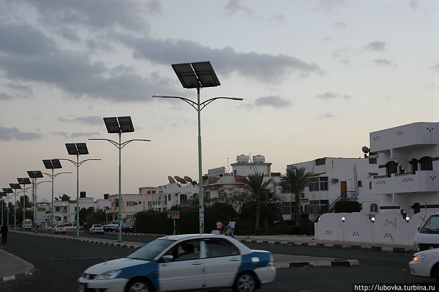 Фонари с солнечными батареями на улицах Шарм-Эль-Шейха. Ещё два года назад их Не было... Шарм-Эль-Шейх, Египет