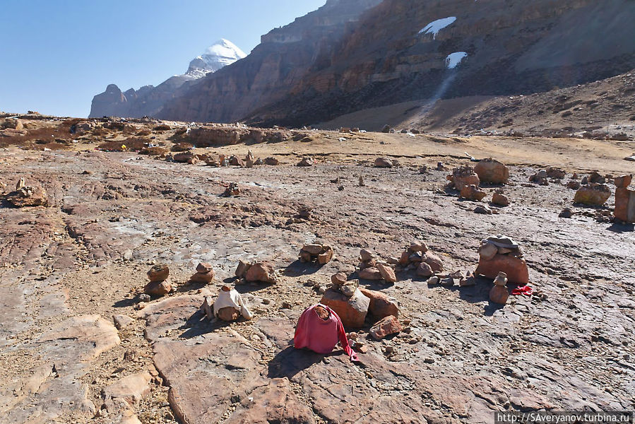 Камни в одежде мёртвых Тибет, Китай