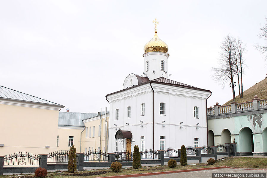 и Свято-Духов женский монастырь с церковью св. Ольги, (освящена 24 июля 1992 г). Витебск, Беларусь