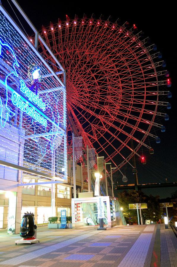 Колесо окрашено в красный цвет — завтра будет ясно Осака, Япония