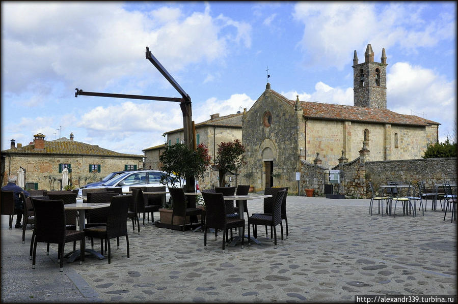 Монтериджони — в долине Кьянти Монтериджони, Италия Монтериджони — в долине Кьянти Монтериджони, Италия