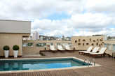 бассейн на крыше отеля