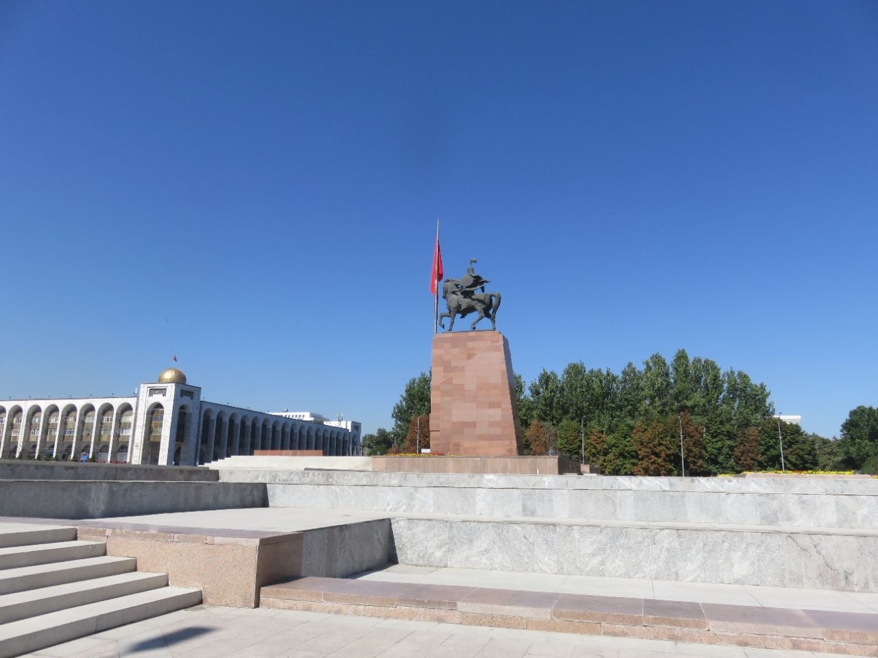 Памятник Манасу Великодушному Бишкек, Киргизия