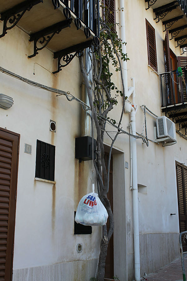 таким образом избавляются от мусора Кастелламмаре-дель-Гольфо, Италия