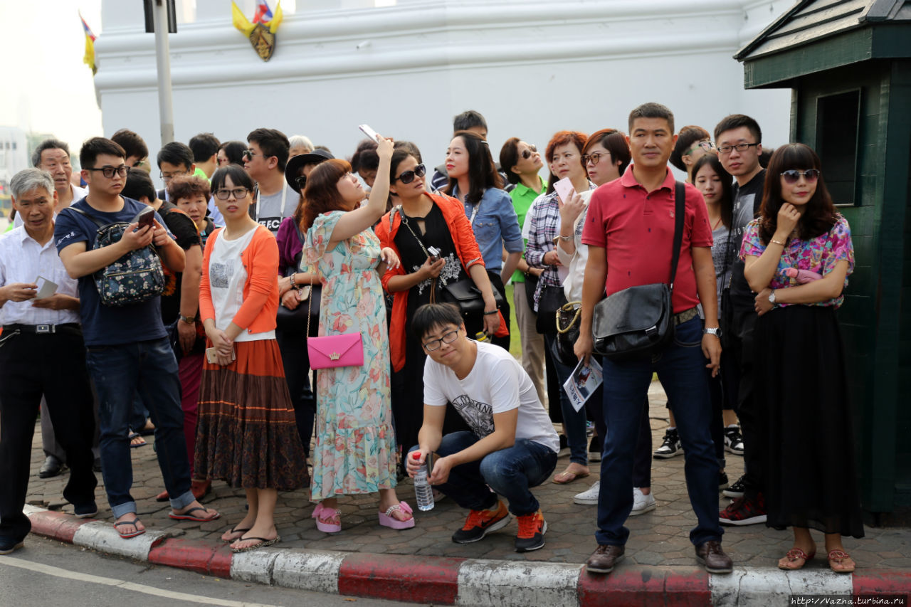 Люди возле Храма Бангкок, Таиланд