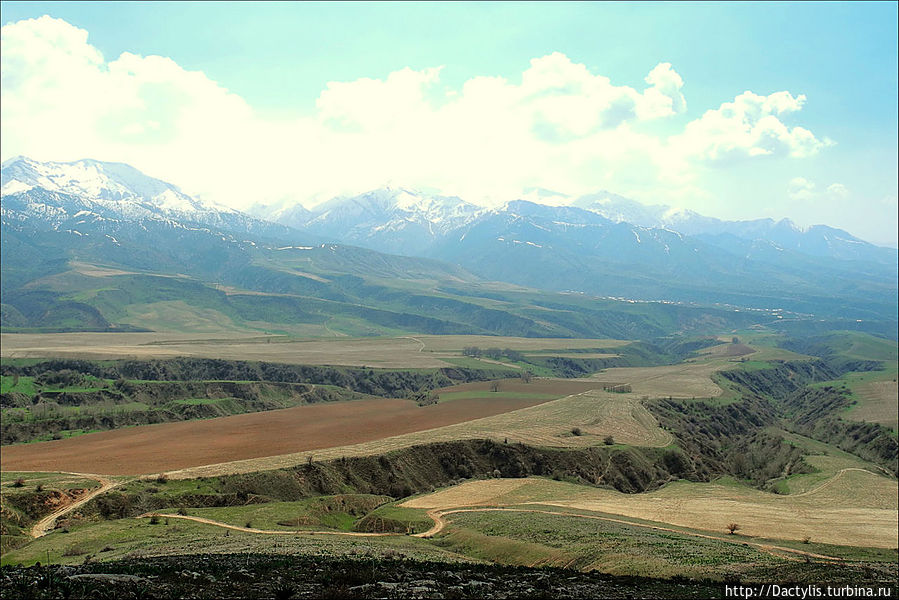 Совершенно прекрасные горные пейзажи, с глубокими долинами, прорезанными быстрыми, хотя и мелкими речушками Угам-Чаткальский национальный парк, Узбекистан
