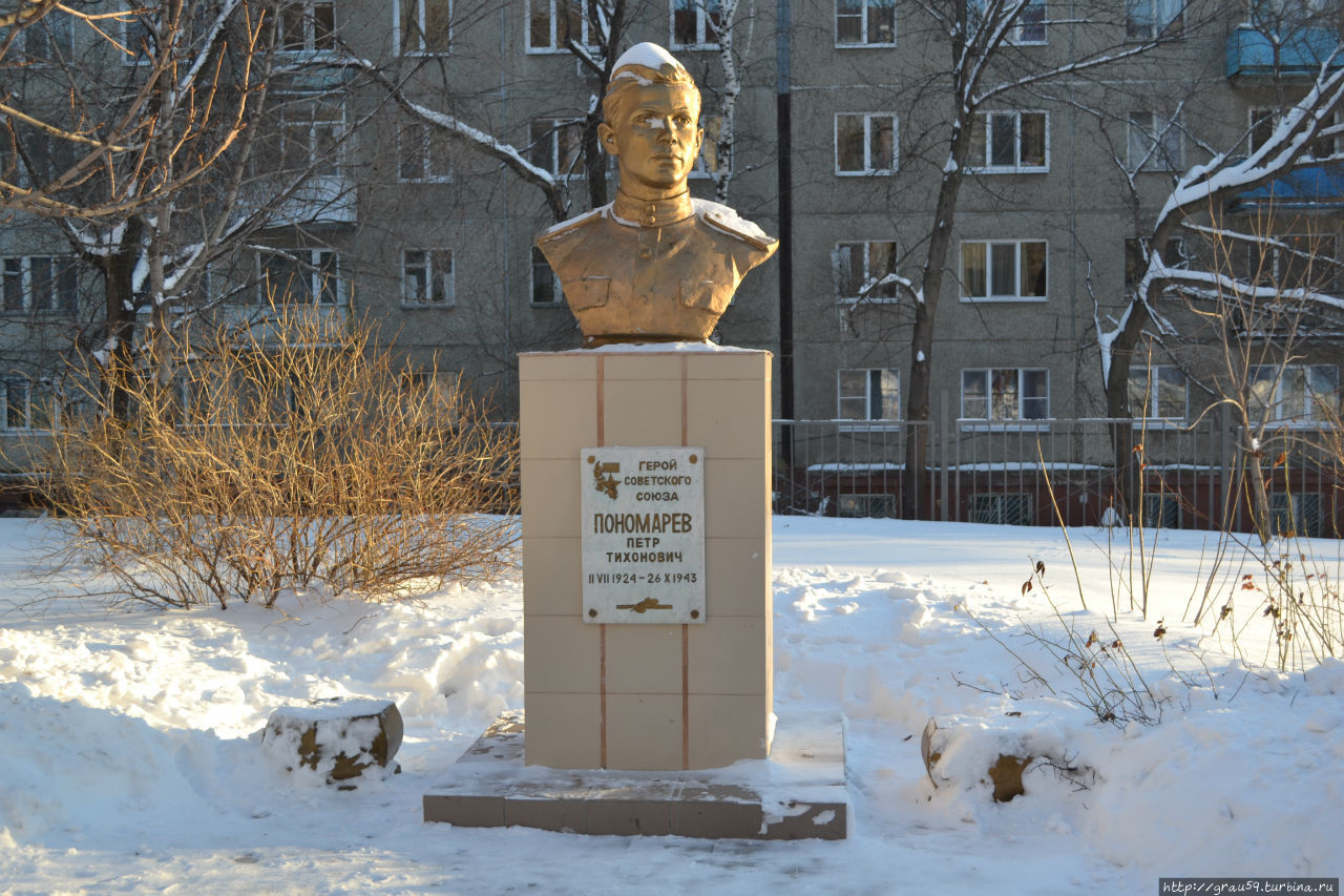 Памятник Пономарёву П.Т. Саратов, Россия