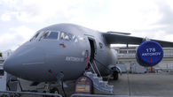 Ближнемагистральный военно-транспортный самолет АН-178 пока существует в единственном экземпляре. Первый полет он совершил 7 мая. Ан-178 должен заменить устаревшие Ан-12.