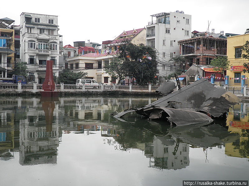 Знаменитое озеро с остатками Б-52 Ханой, Вьетнам
